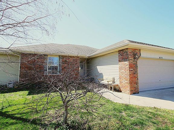 2nd image of 208 S Lynne Dr