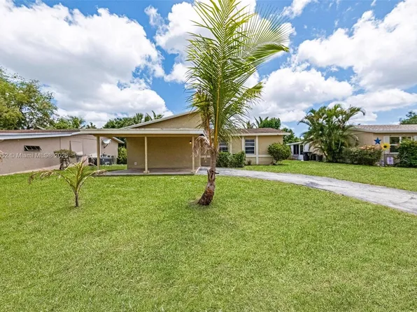 702 SW 79th Ave, Pompano Beach, FL 33068