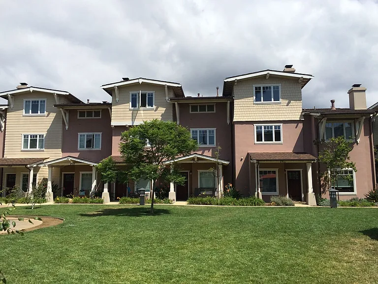 1415 Lavender Ct — Photo 3