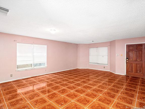 4th image of 8012 Hoovers Bend