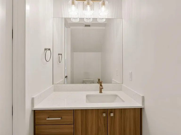 2433 Patricia Dr — Photo 16
