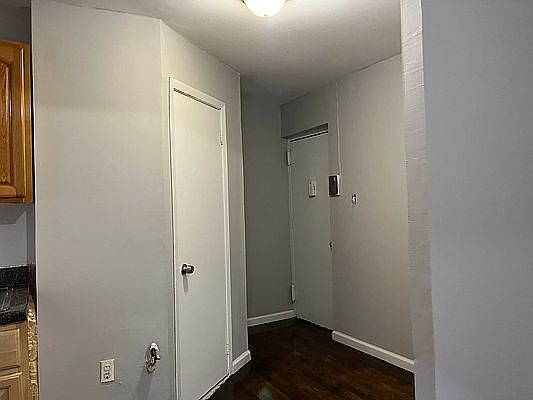 5th image of 311 E 109th St #1D