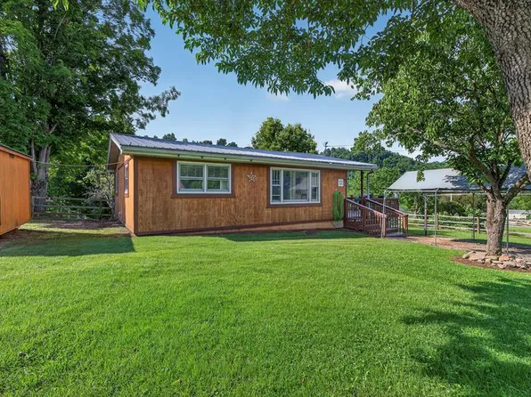 194 Autumn Chase Rd, Lebanon, VA 24266