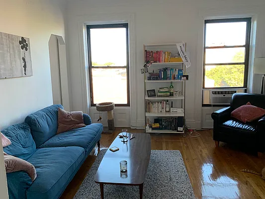 Rented by Linda N Eskander, LREB | media 4