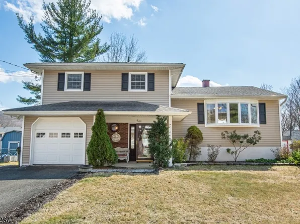 12 Brewster Pl, Mount Olive Twp., NJ 07836