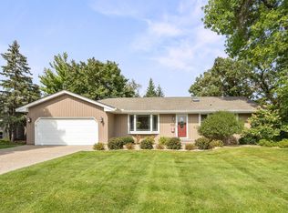 4824 82nd St W, Bloomington, MN 55437