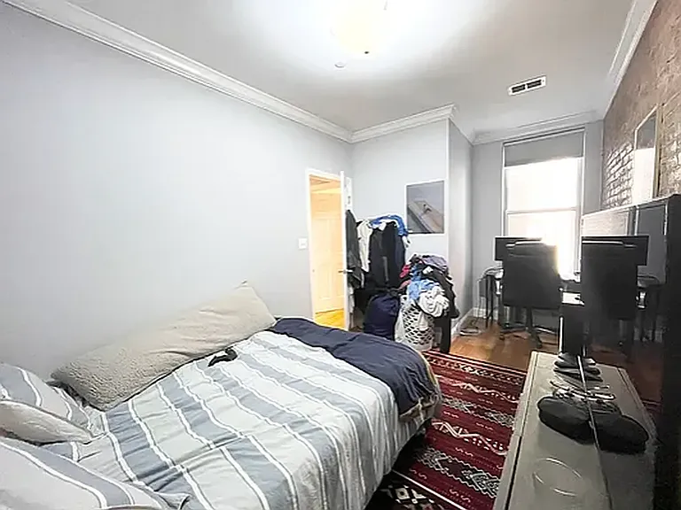 27 E 7th St #5R — Photo 8