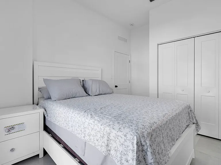 415 NW 13th Ct — Photo 37