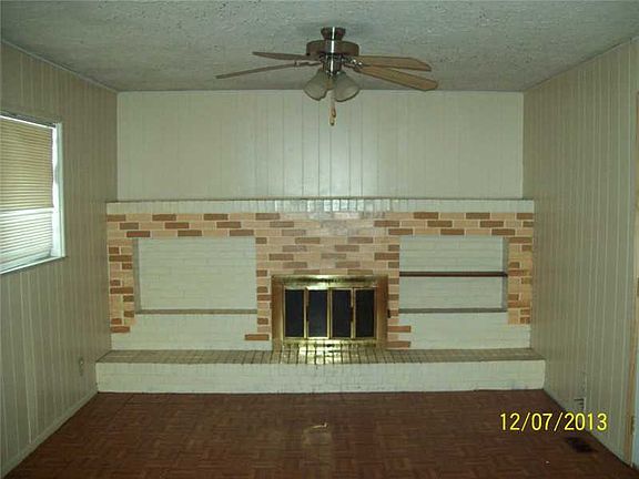 5th image of 3955 Eisenhower Dr