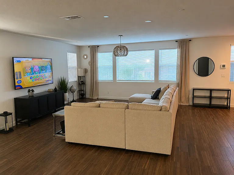 1438 S Bella Vita St — Photo 4