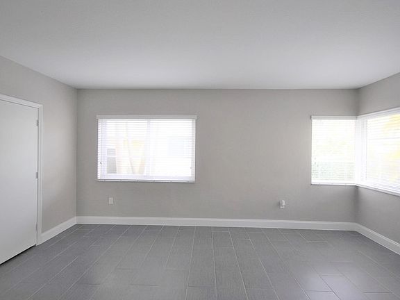 3rd image of 1007 Bay Dr #Corner
