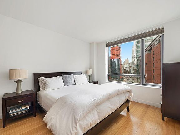 4th image of 2 River Ter APT 10N