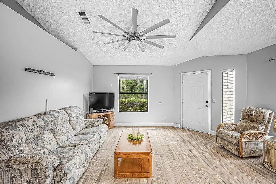 2 bed, 2.0 bath, 1005 sqft, $1,795 — Photo 4