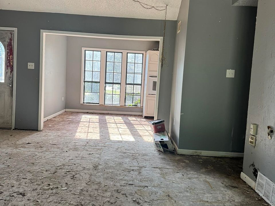 2nd image of 2381 Champaign St