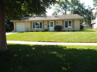 1325 Newcastle Ln, Hoffman Estates, IL 60169