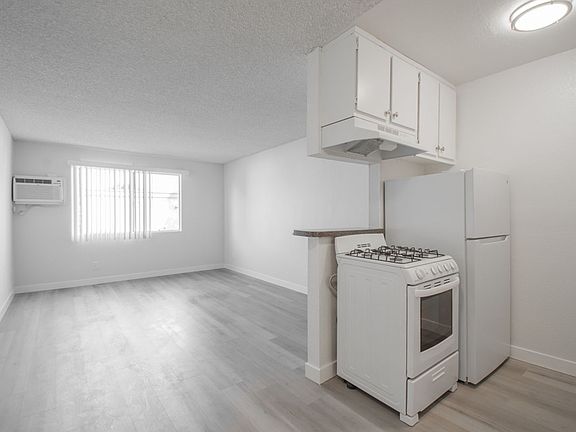2nd image of 9216 Van Nuys Blvd APT 17