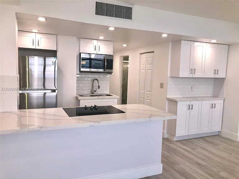 905 Brickell Bay Dr #2029 — Photo 2