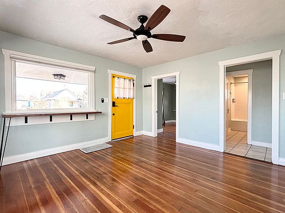 3rd image of 134 E Wentworth Ave