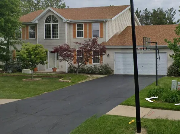 5942 Denbury Ln, Loves Park, IL 61111