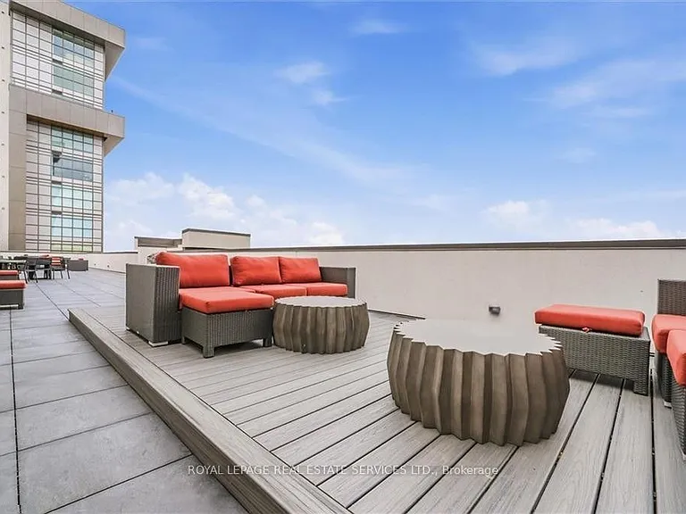 460 Dundas St E #1102 — Photo 40