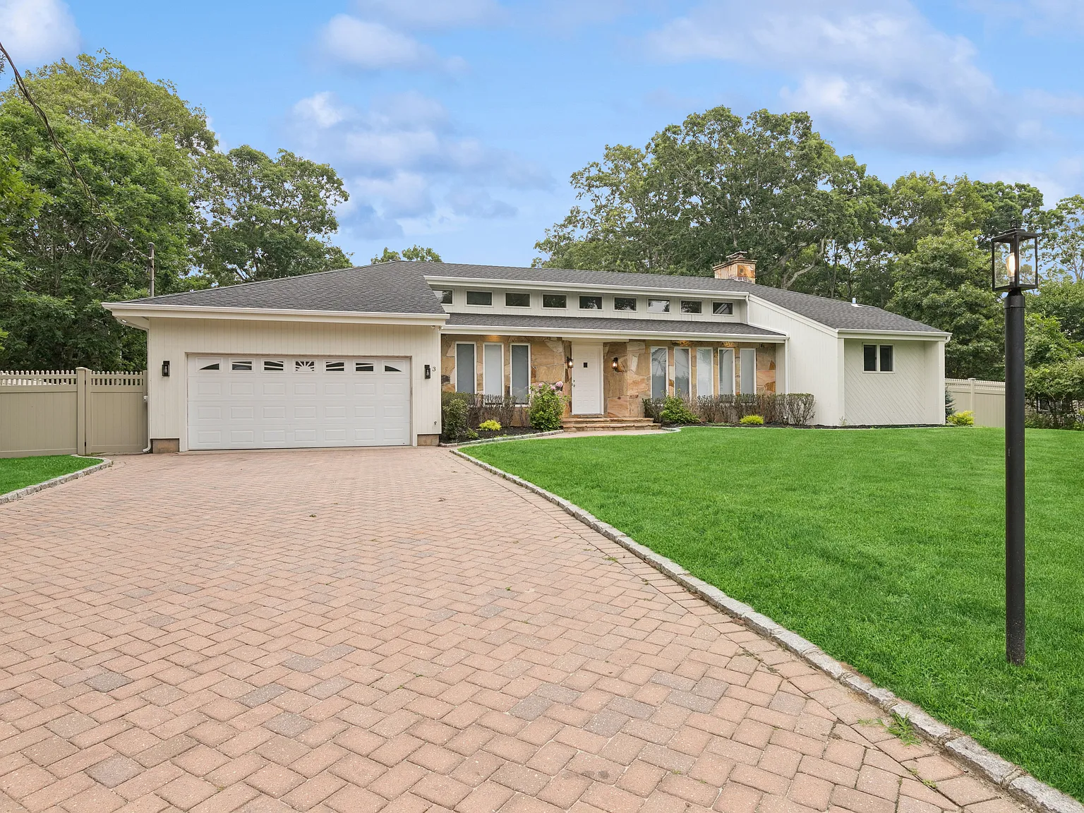Summer Rental In Old Harbor Colony — Photo 4