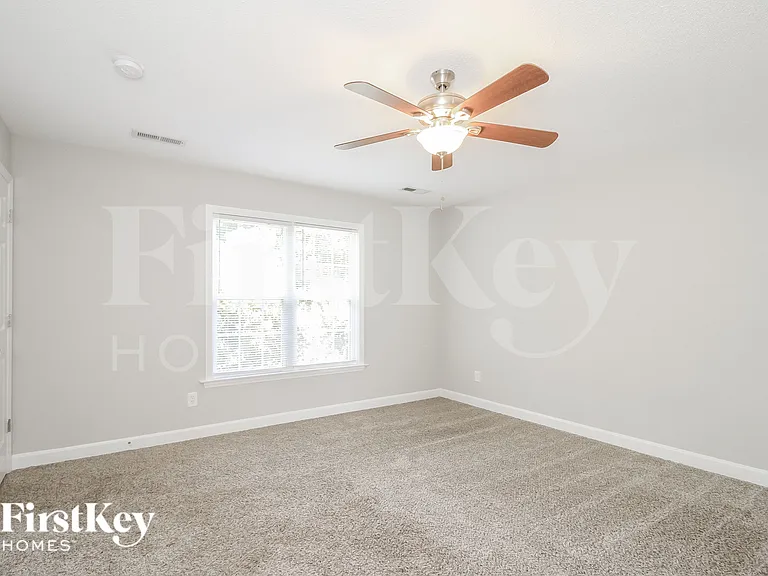 1800 Holly Crescent Ln — Photo 8