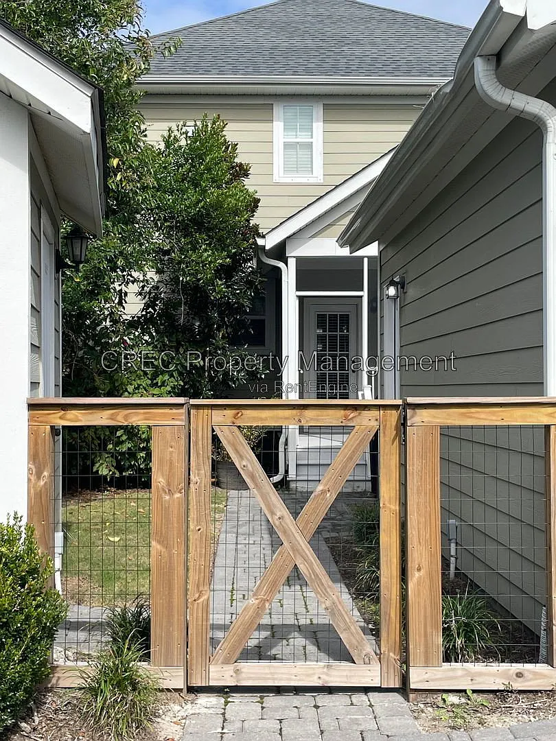 4 bed, 3.0 bath, 2300 sqft, $3,400 — Photo 4