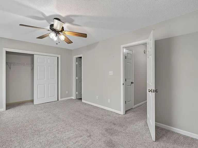 119 Kingsbridge Ln — Photo 16