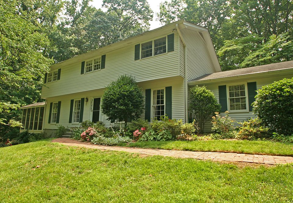 1st image of 2802 Barbara Ln NE