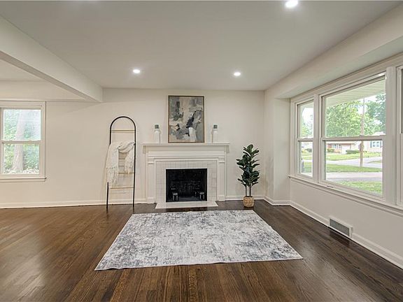 4th image of 8111 Ward Parkway Plz