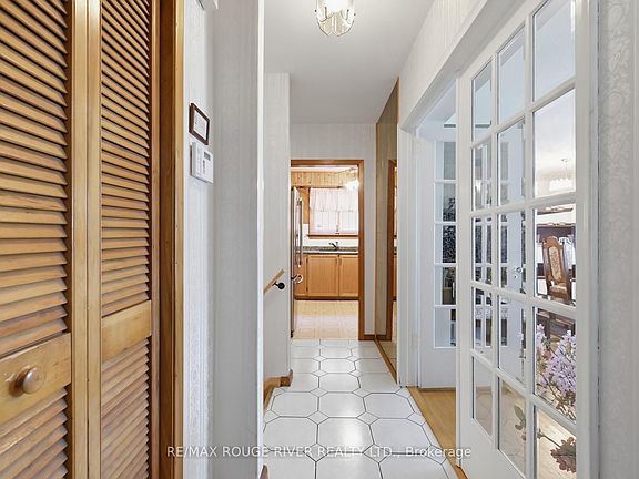 3rd image of 132 Athabasca St