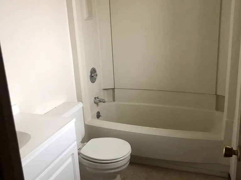 1225 Kennedy Ave — Photo 3