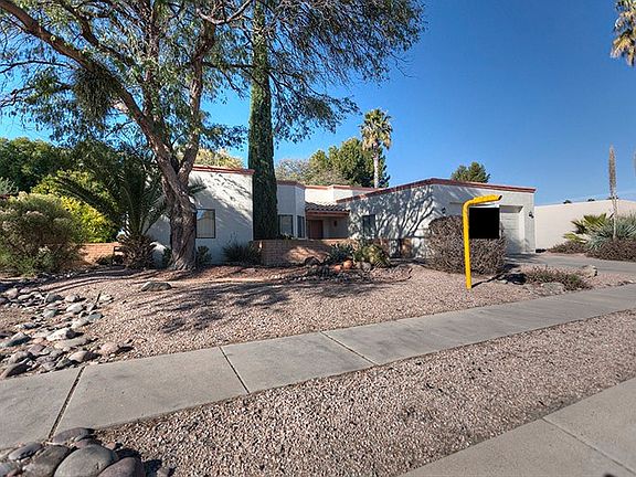 3rd image of 1231 N Paseo De Golf