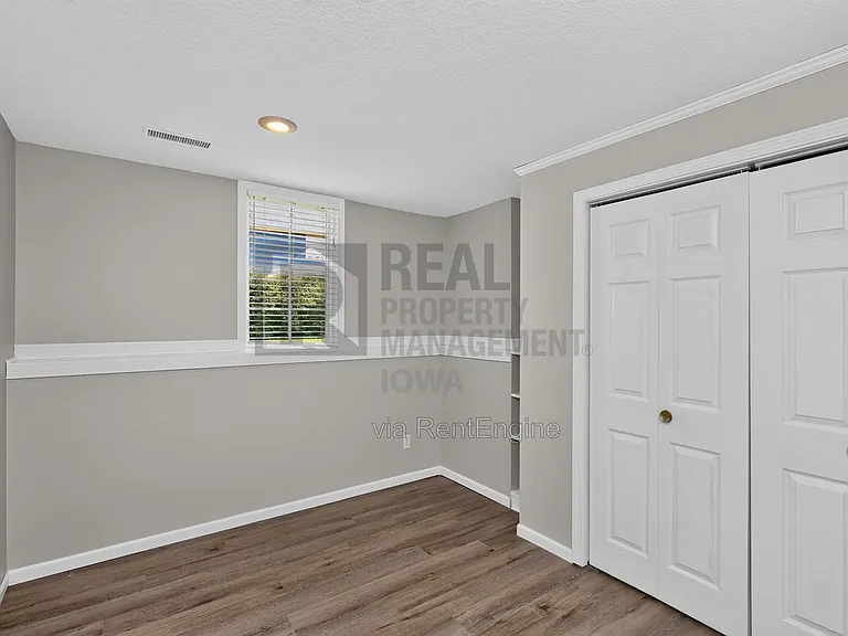 2305 NE Hanover Ct — Photo 31