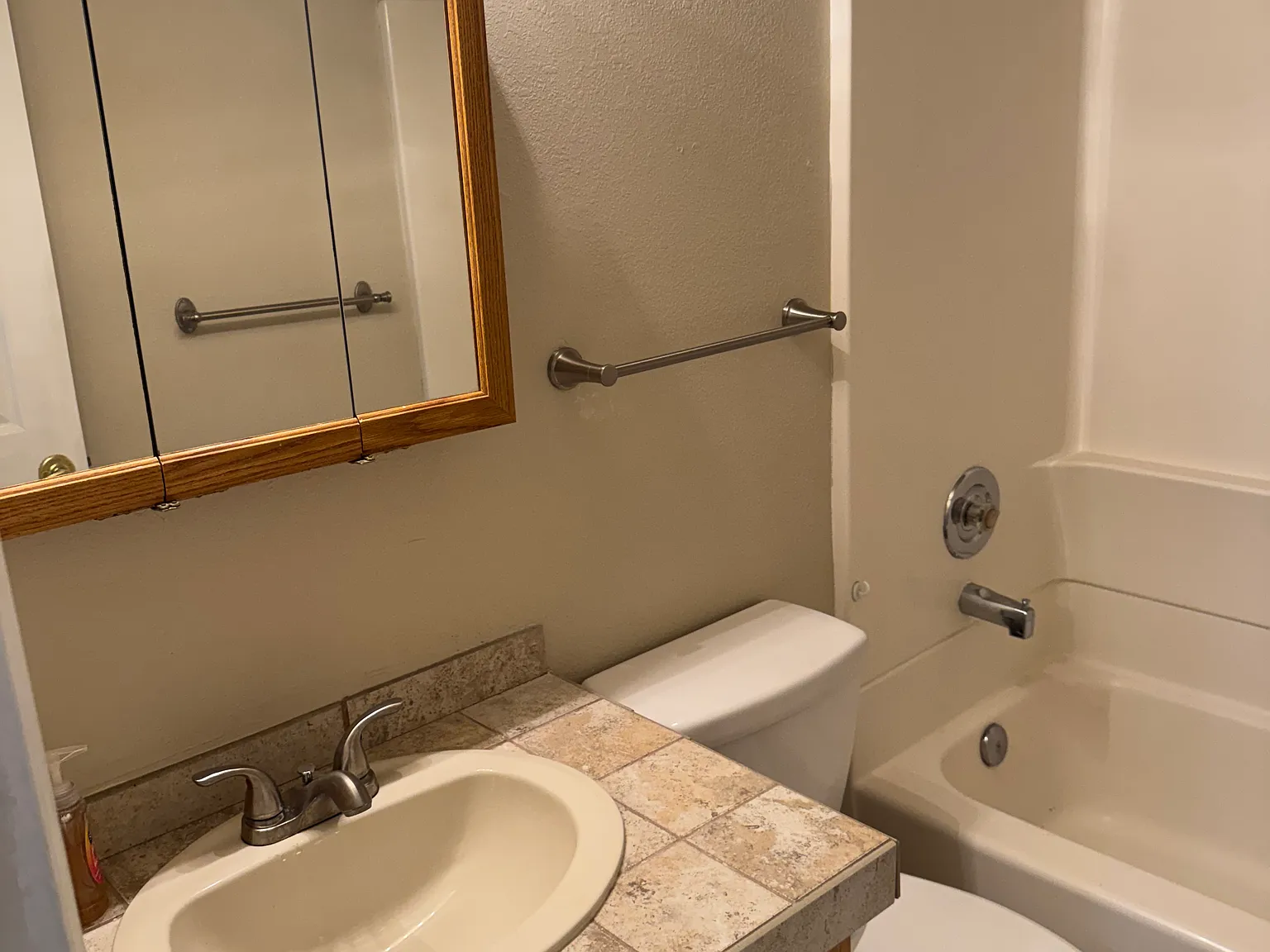 3 bed, 1882 sqft, $2,550 — Photo 3