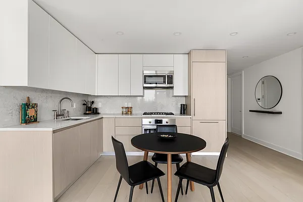 Sold by MNS | media 4