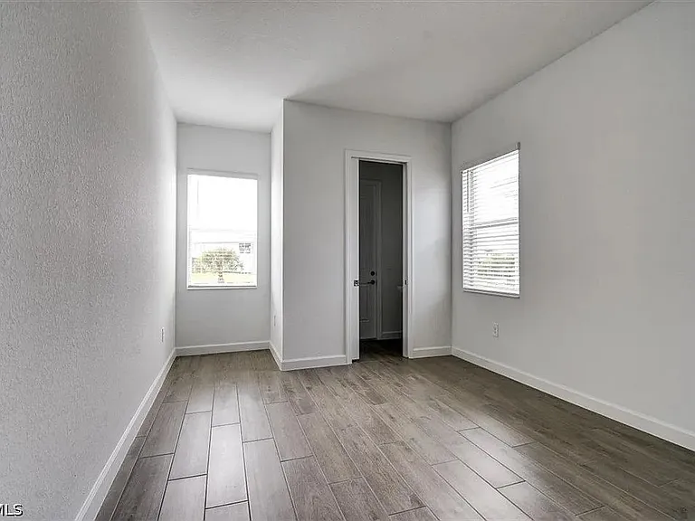 7796 Lakes Edge Ln — Photo 2