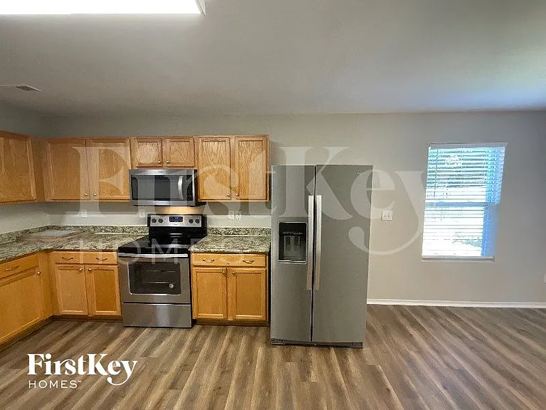 520 Martha Ct — Photo 5