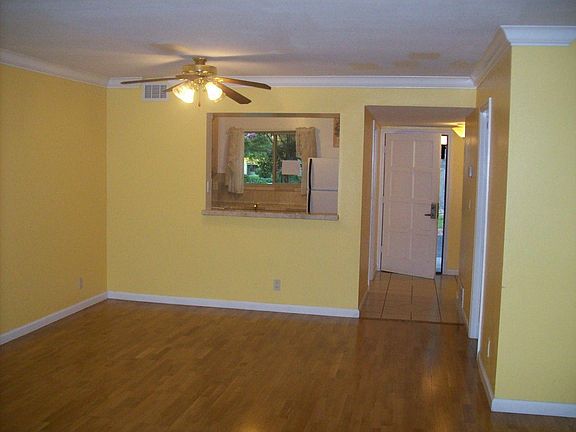 4th image of 2201 Olivegate Ln