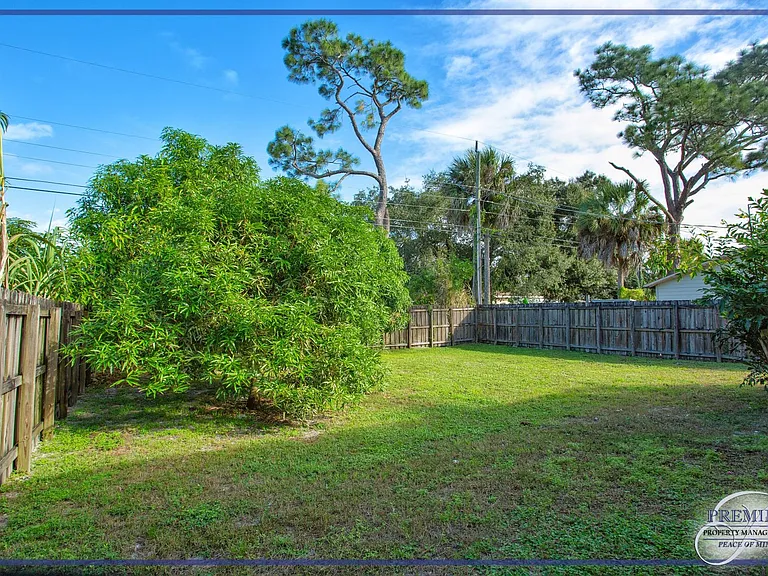 3555 Poinsettia Ave — Photo 35