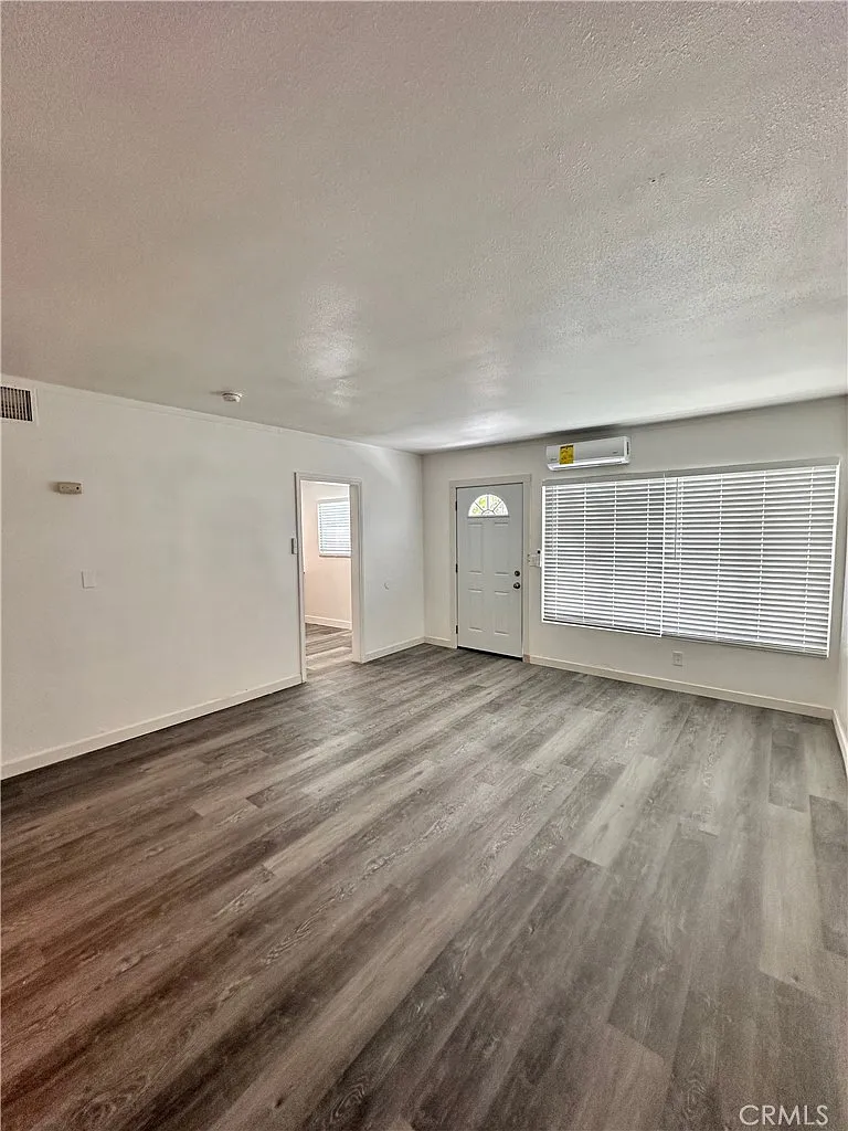 1 bed, 2690 sqft, $1,450 — Photo 3