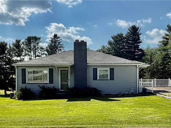 1833 Rolling Acres Rd, New Cumberland, WV 26047