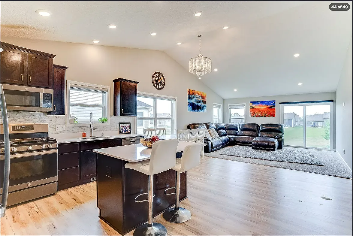 4 bed, 2926 sqft, $3,499 — Photo 4