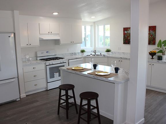 3rd image of 527 Mountain Home Dr #527