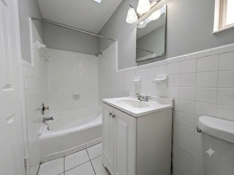 7704 N Taliaferro Ave — Photo 8