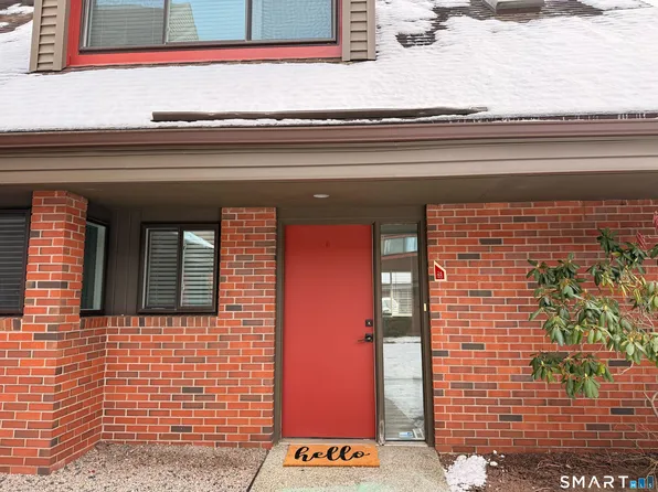 40 Montoya Dr #40, Branford, CT 06405