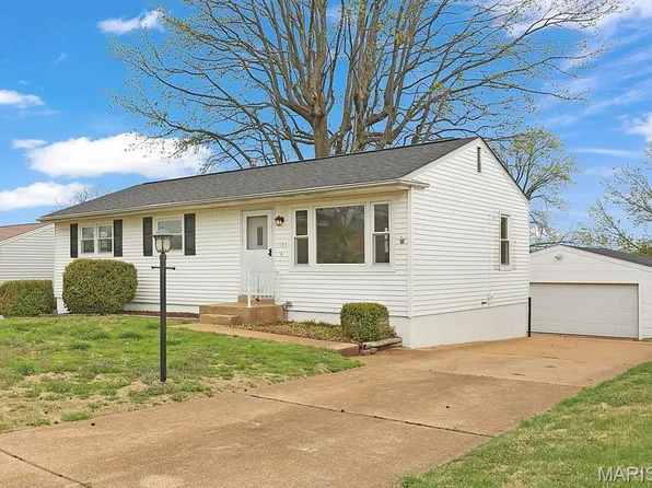 11125 Pine Forest Dr, Saint Louis, MO 63126