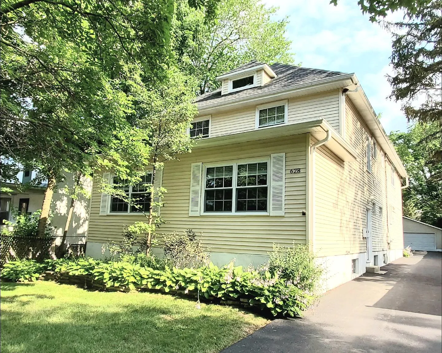 3 bed, 1600 sqft, $2,990 — Photo 1