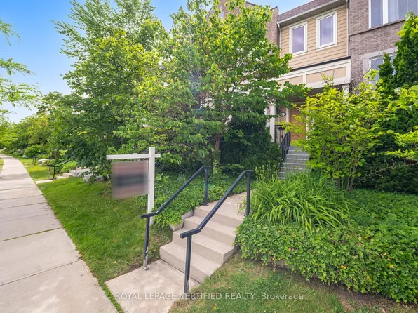4861 Half Moon Grv #16, Mississauga, ON L5M 8C7