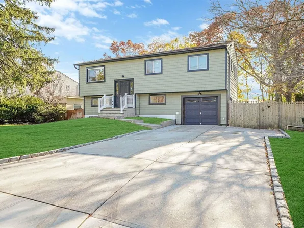 528 Hawkins Road, Selden, NY 11784